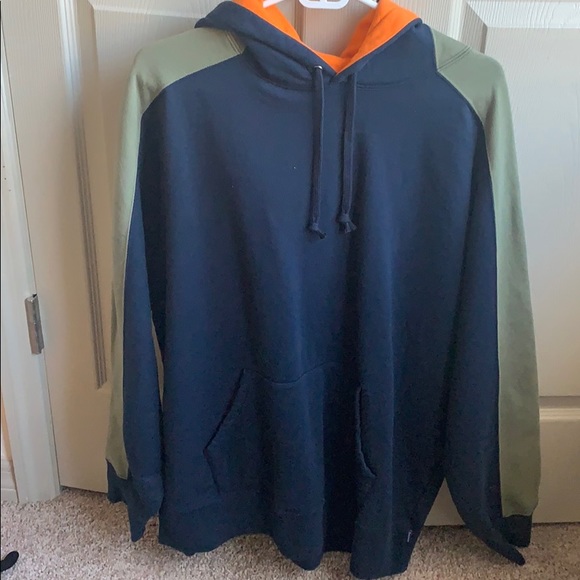 Supreme Sweater - Picture 1 of 3